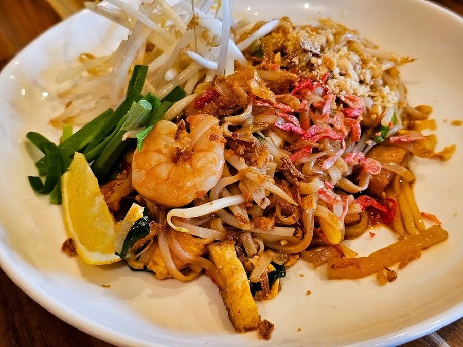 Prawn pad thai